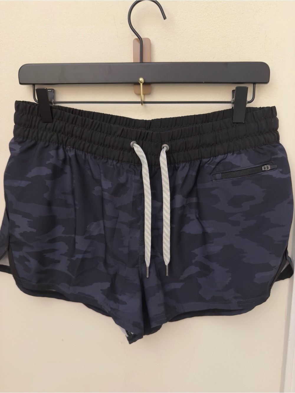Vuori Women’s Clementine Athletic Shorts - Black/Gray Camo | Size 10